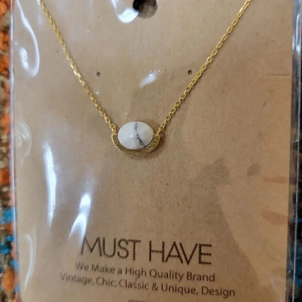 NWT Must Have White Stone Bead Pendant Necklace